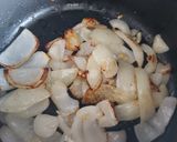 Foto del paso 2 de la receta: Pastas con salchichas en salsa de tomate