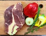 Hình bước làm 1 của món Thăn bò nướng hương thảo