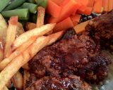 Foto langkah ke 6 dari resep Beef steak with carrot and fried potato.