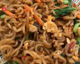 Foto langkah ke 5 dari resep Indomie Goreng Tumis ala Chinese Food.