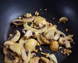 Foto langkah ke 4 dari resep Tumis Pokcoy Jamur.