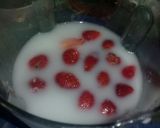 Foto langkah ke 2 dari resep Es Lilin Strawberry.
