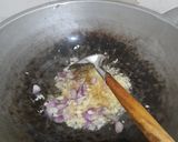 Foto langkah ke 3 dari resep Nasi goreng putih simple enak.