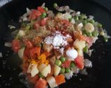 A picture of step 4 of Mumbai Tava Masala Khichdi.