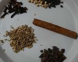 Foto langkah ke 1 dari resep Bubuk Ngohiong Homemade.