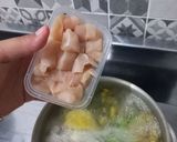Foto langkah ke 2 dari resep Sup Ayam Warna Warni.