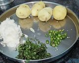 A picture of step 2 of Radish potato paratha.