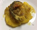 Foto del paso 6 de la receta: Emperador sobre lecho de patatas, cebolla y manzana con cúrcuma