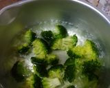 Foto langkah ke 1 dari resep Egg drop soup.