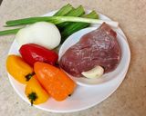 Hình bước làm 1 của món Đậu bắp xào thịt bò