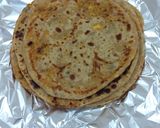 A picture of step 4 of Paneer paratha.