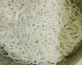 A picture of step 3 of Soya chunks veg chowmein.