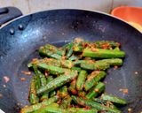 A picture of step 4 of Bhindi masala.