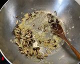 A picture of step 3 of Omurice (Japanese omelette rice).