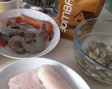 Foto del paso 1 de la receta: Gazpachuelo malagueño con marisco y lactonesa