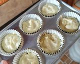Foto langkah ke 6 dari resep Vanilla Cupcake (Moist and Fluffy).