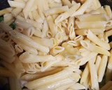 Foto del paso 3 de la receta: Pasta penne con pollo, brócoli y salsa Alfredo