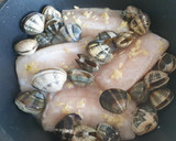Foto del paso 1 de la receta: Merluza con almejas