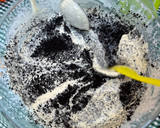 Foto del paso 3 de la receta: Polos de galletas oreo [receta para hacer con niños]