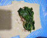Foto langkah ke 7 dari resep Salmon Puff Pastry with Mushroom Sauce.