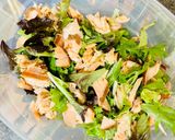 A picture of step 1 of Salad with smoked salmon and canned pear.