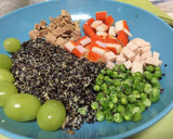 Foto del paso 1 de la receta: Salteado de quinoa con atún, guisantes, pavo y cangrejo