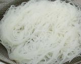 Foto langkah ke 1 dari resep Bihun goreng masak cepat.