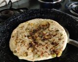 A picture of step 3 of Bathuaa ka paratha.