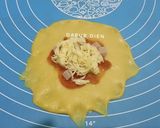 Foto langkah ke 4 dari resep Sausage Bolognaise Bread.