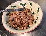 Une image de l'étape 5 de Salade de laitue tricolore,tomate cœur de bœuf,thon fumé et petits oignons.