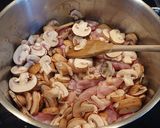 A picture of step 1 of Chicken and Mushroom Risotto.