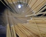 Foto langkah ke 1 dari resep 20/26. Spaghetti Aglio Olio.