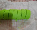 Foto langkah ke 8 dari resep Pandan Steamed Roll Cake, 1 telur irit bahan.