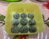 A picture of step 5 of Oreo snowball.