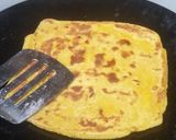 A picture of step 5 of Garlic paratha.