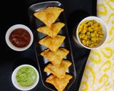 A picture of step 5 of Crispy Chana dal maida samosa (jain snack).