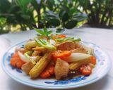 Hình bước làm 4 của món Ức GÀ xào bắp non