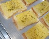 Foto langkah ke 2 dari resep Garlic bread.
