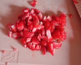 Foto langkah ke 6 dari resep Bolu Coklat Lapis Strawberry.