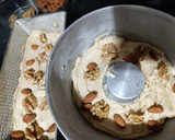Foto del paso 4 de la receta: Budín de banana, nuez y almendras