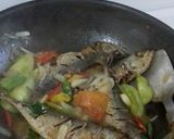 Foto langkah ke 3 dari resep Ikan kembung bumbu iris.