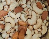 હેલ્ધી નટ્સ પીનટ્સ બરફી (Healthy Nuts Peanuts Barfi recipe in gujarati) રેસીપી સ્ટેપ1ફોટો