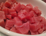 Foto del paso 2 de la receta: Ceviche de camarón, atún ahumado y chicharrón
