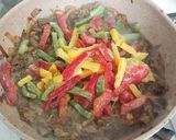 Foto langkah ke 3 dari resep Beef Slice Tumis Paprika.