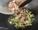 Foto del paso 4 de la receta: Calabacín salteado con cebolla (guarnición)