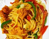 A picture of step 6 of Chicken Tikka chowmein.
