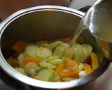 Foto del paso 3 de la receta: Cena ligera de crema de verduras con brócoli salteado y arroz 🥦