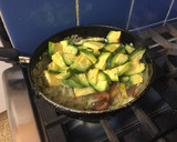 Foto del paso 2 de la receta: Zapallo cabutia relleno c zapallitos y salsa blanca