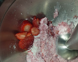 Foto del paso 3 de la receta: Cheesecake de fresa keto (sin horno)