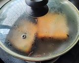 चीझ गार्लिक ऑम्लेट टोस्ट (Omelette toast recipe in Marathi) रेसिपी स्टेप 6 फोटो 